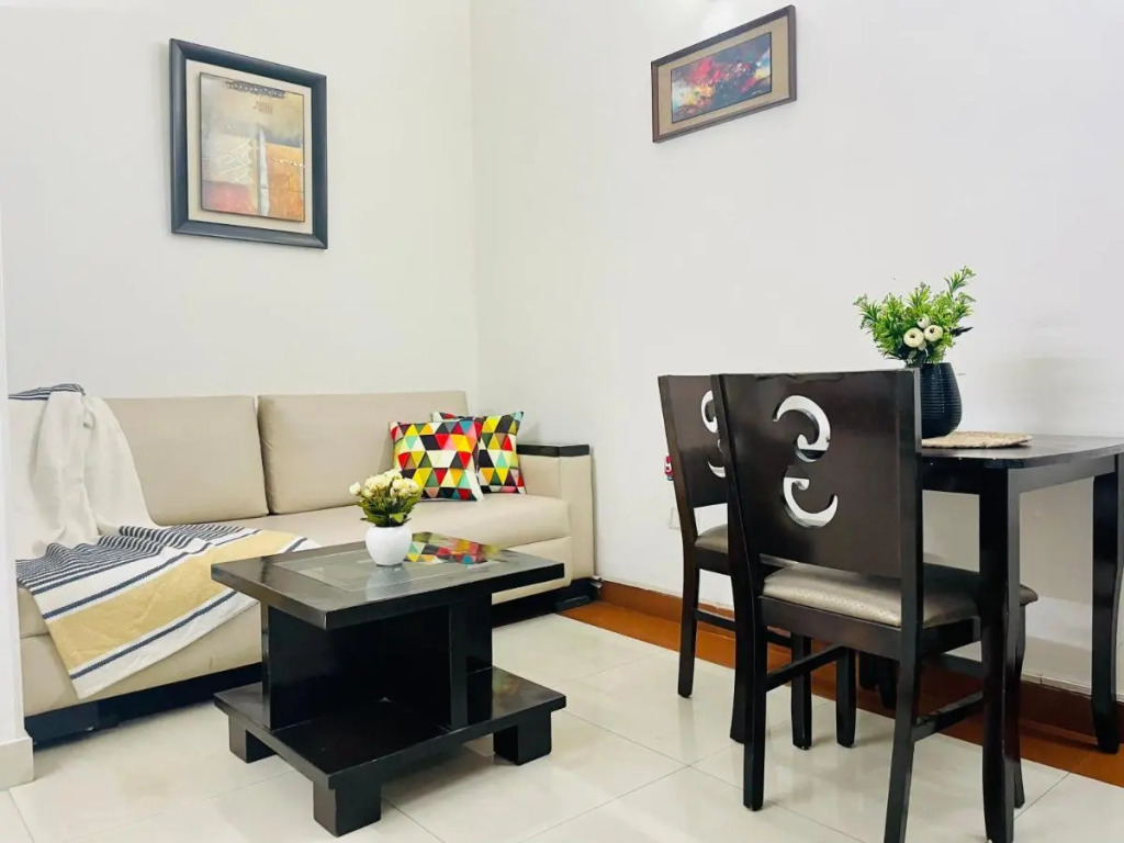 Bluo Studio Defence Colony Mkt - Kitchen, Balcony