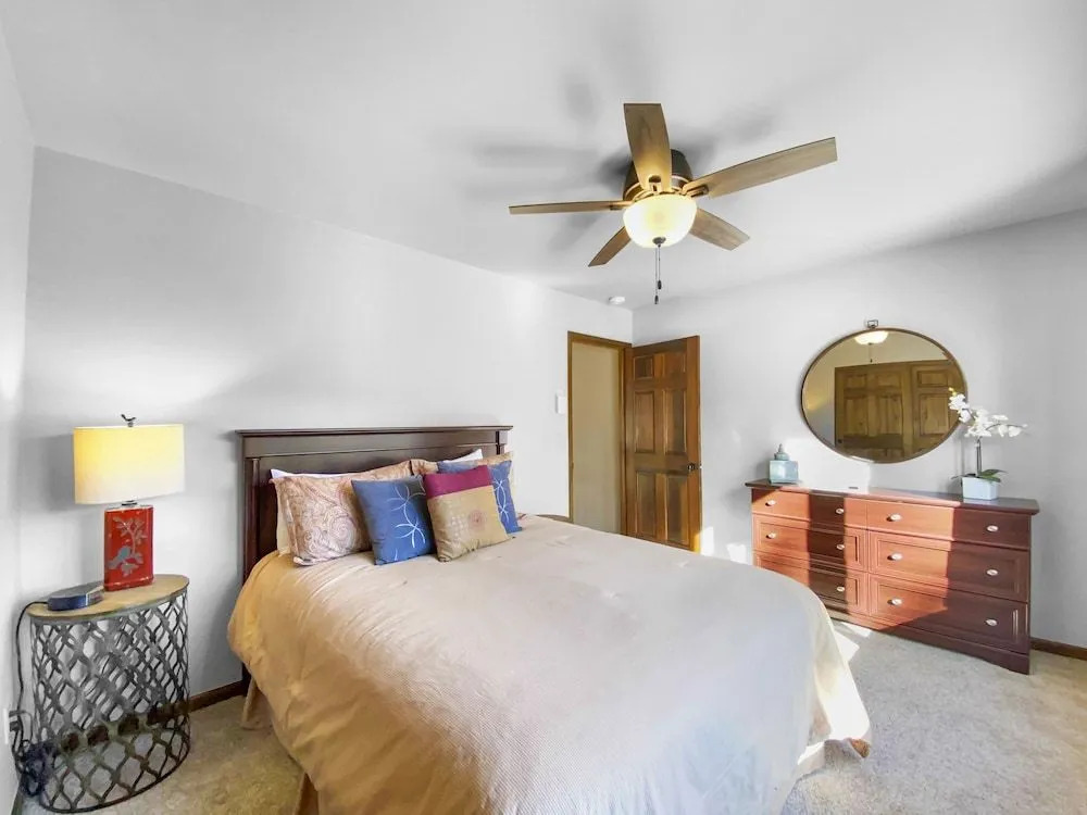 Moose Hill Lodge 5 Bedroom Home by RedAwning