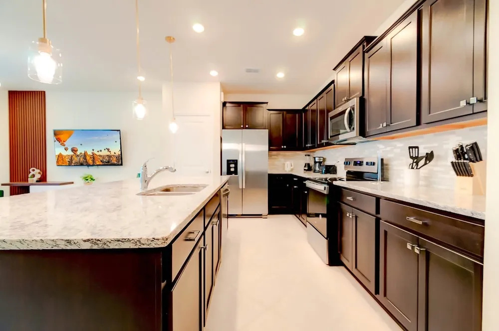 Luxurious Townhouse w/ Private Pool Near Attractions