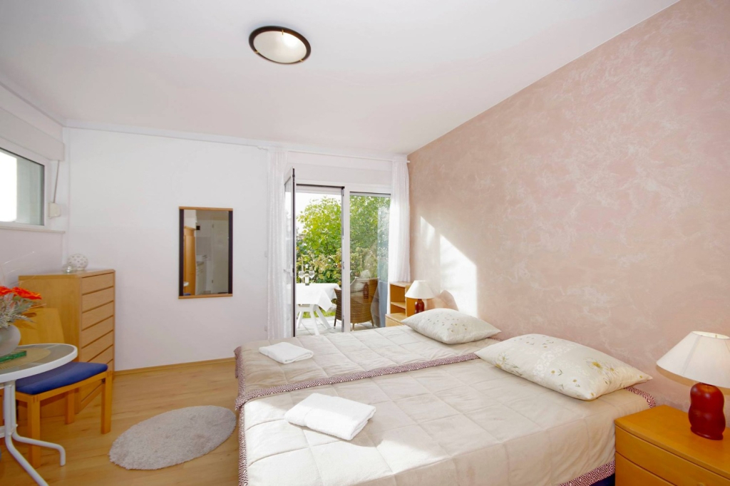 Studio apartment JaVi - free private parking: SA2 Trogir, Riviera Trogir