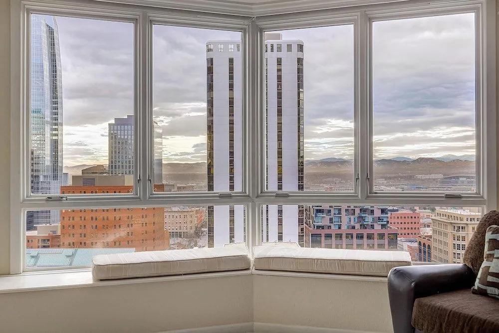 Beautiful City Views in the Center of Everything!