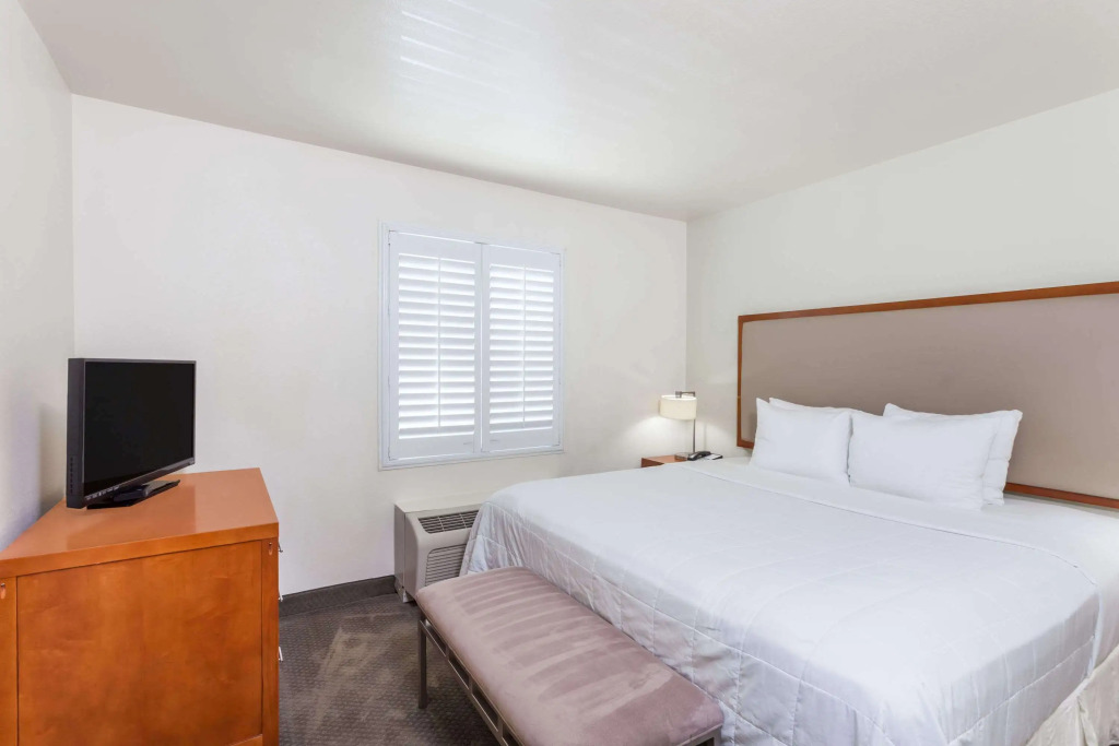 Hawthorn Suites
