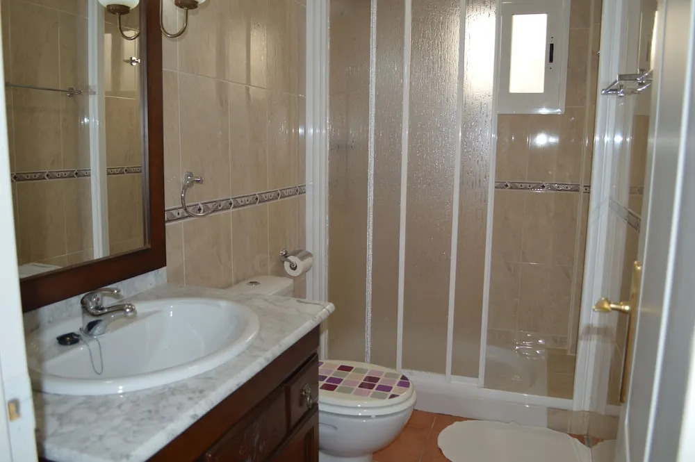 Ground floor apartment 1 bdr, private patio, South facing