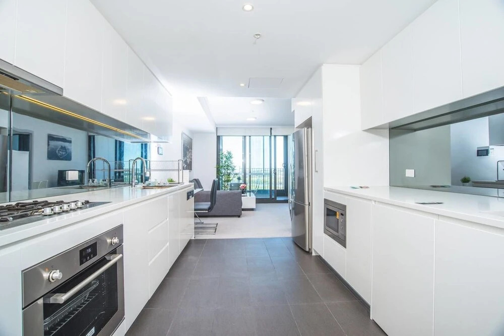 Minimalism Modern Apartment With Water View