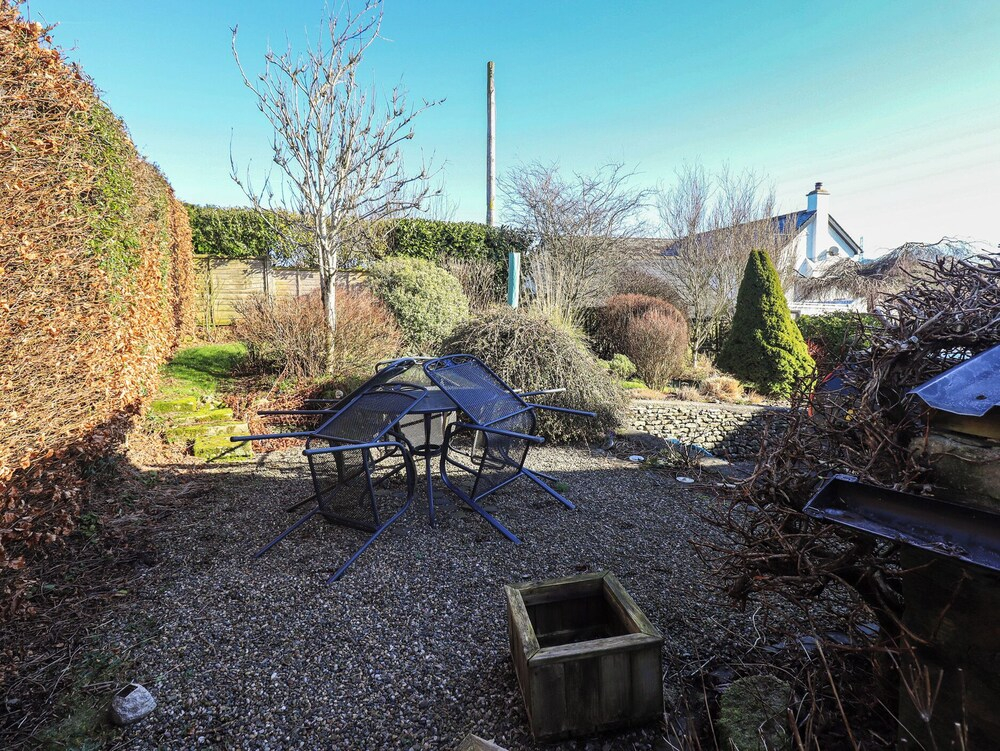 2 Lupton Hall Cottages