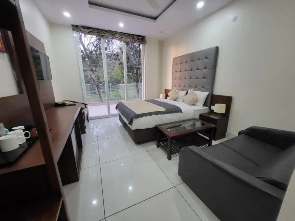 Manuni Inn - Riverside Hotel