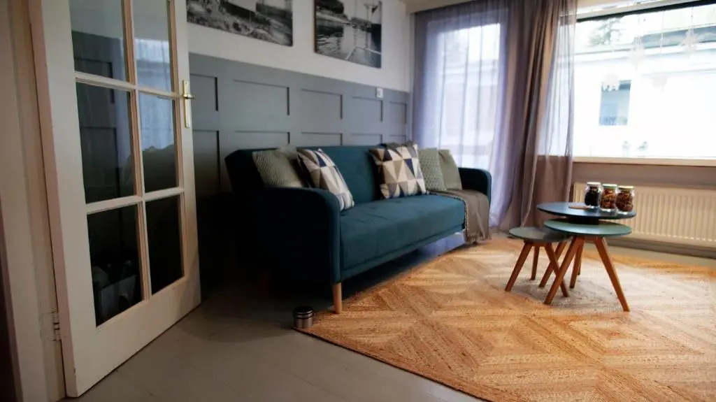 Houseboat apartment with water terrace, free bikes & fast wifi