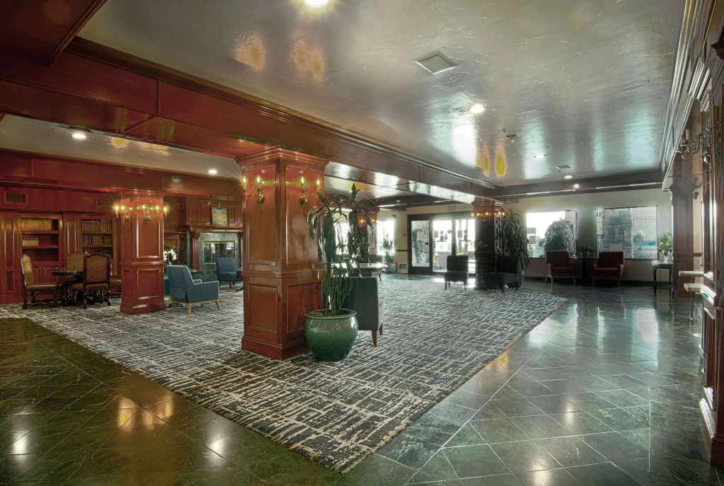 Azure Hotel&Suites Ontario Trademark Collection by Wyndham