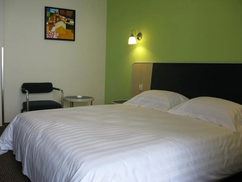 Motel168 Wu Chang Railway Station Inn