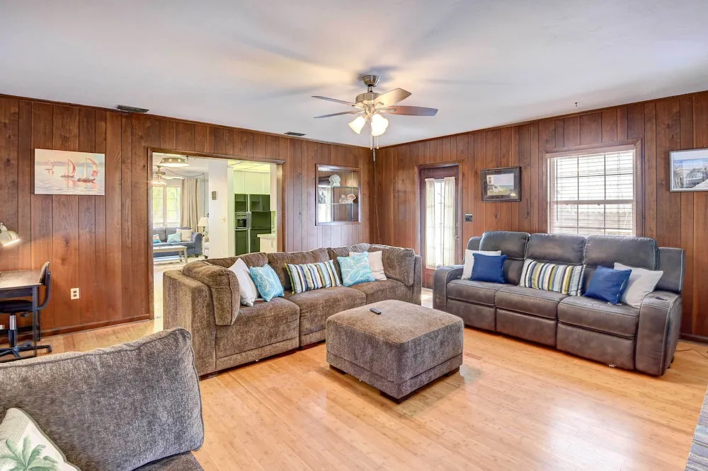 12 Mi to Beach: Home w/ Patio & Yard in Bradenton
