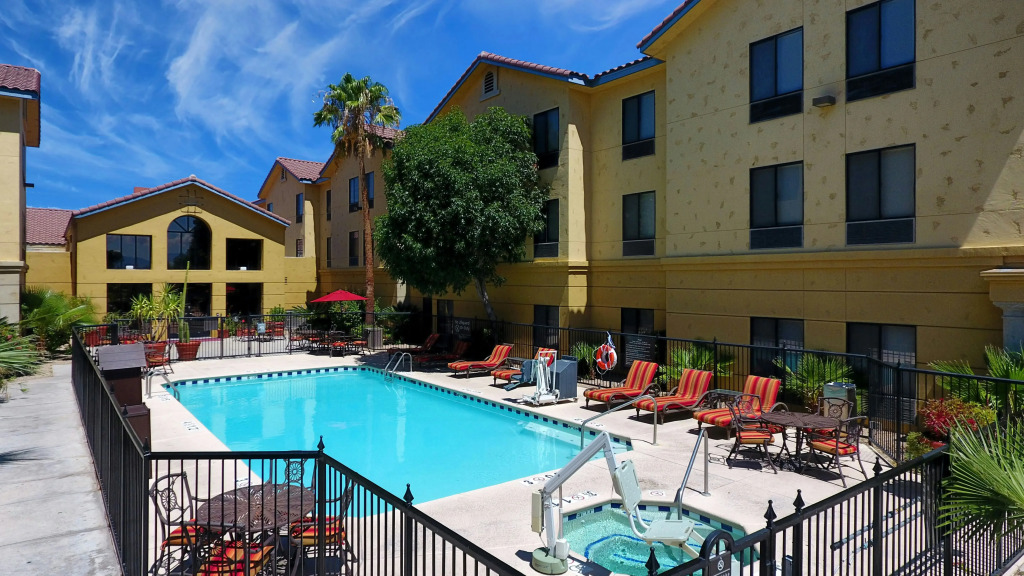 Hampton Inn & Suites Tucson Mall