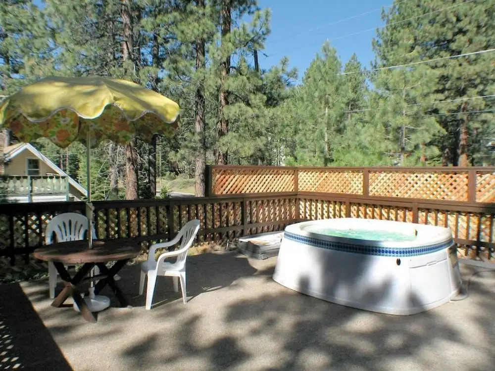 Tahoe Tree House  1831m 3 Bedroom Cabin