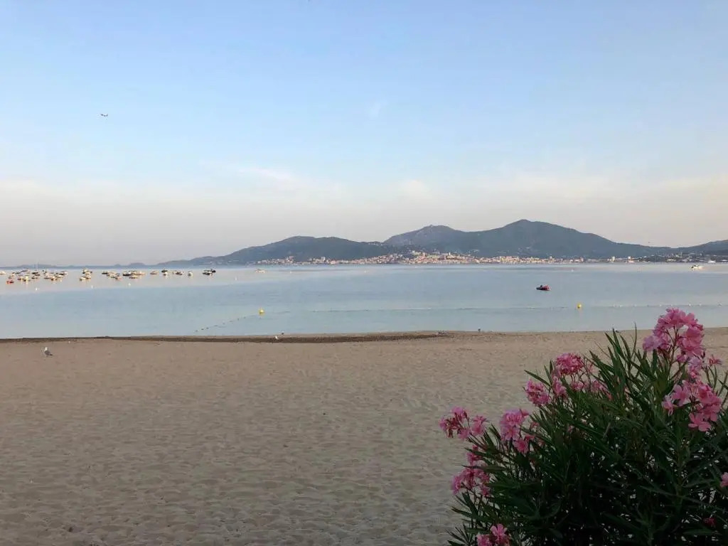 T2 climatisé à Porticcio, 100m de la plage