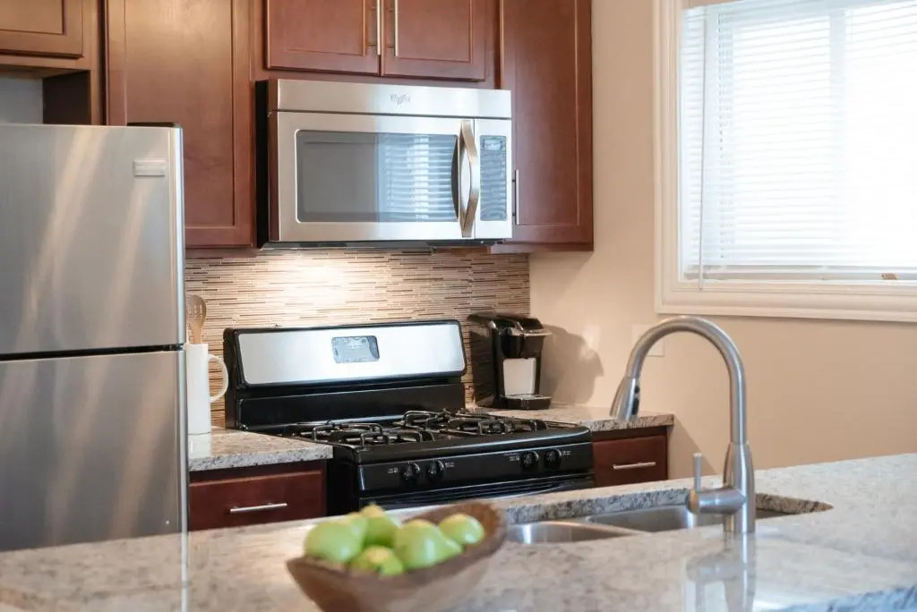 Cozy, Stylish 2BR Apt near O'Hare Int'l Airport