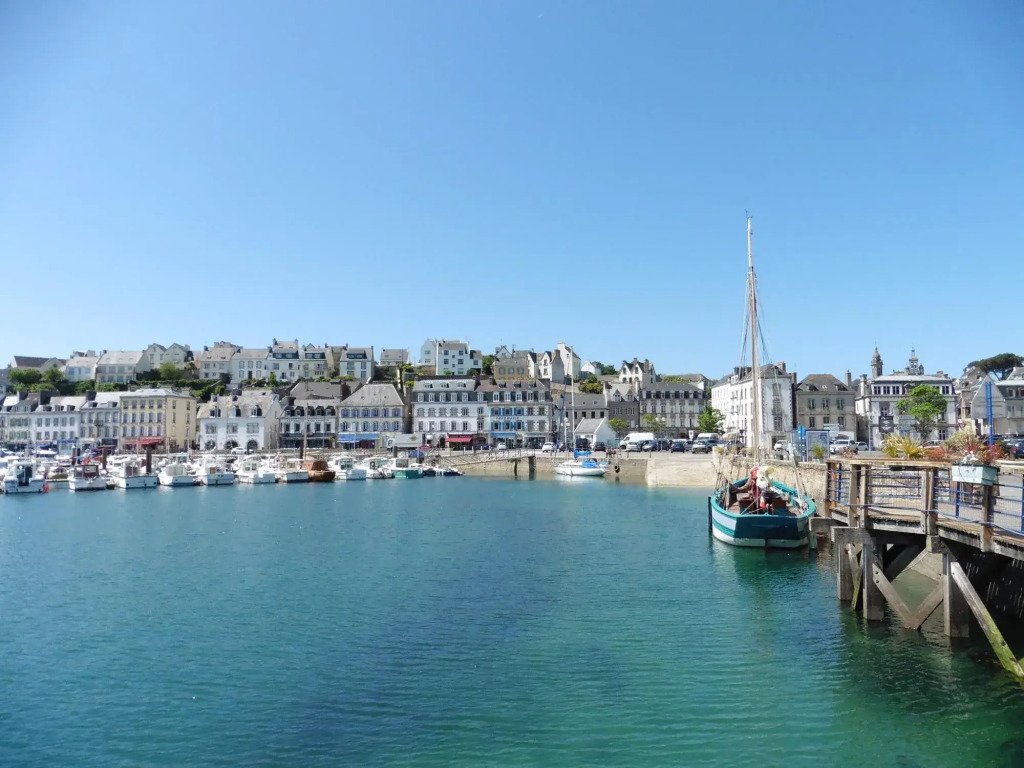 Studio 100 m from one of the most beautiful beaches of Finistere, Audierne