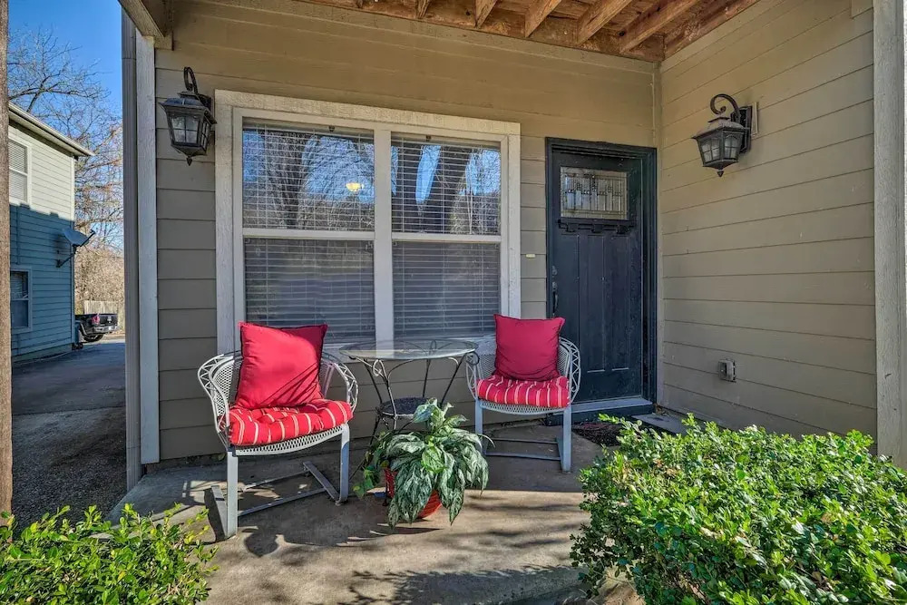 Fayetteville Apt by Univ of Arkansas Campus!