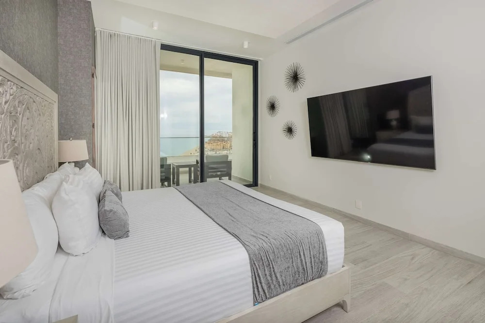 Waves Views Luxury 3BR Oceanfront Condo