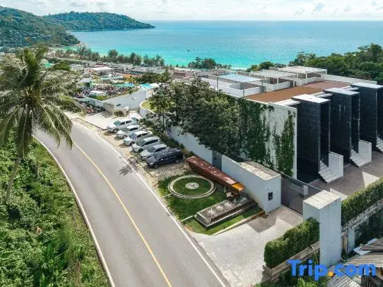 Villa Privé: 4 BR Modern Sea-View Villa in Kata