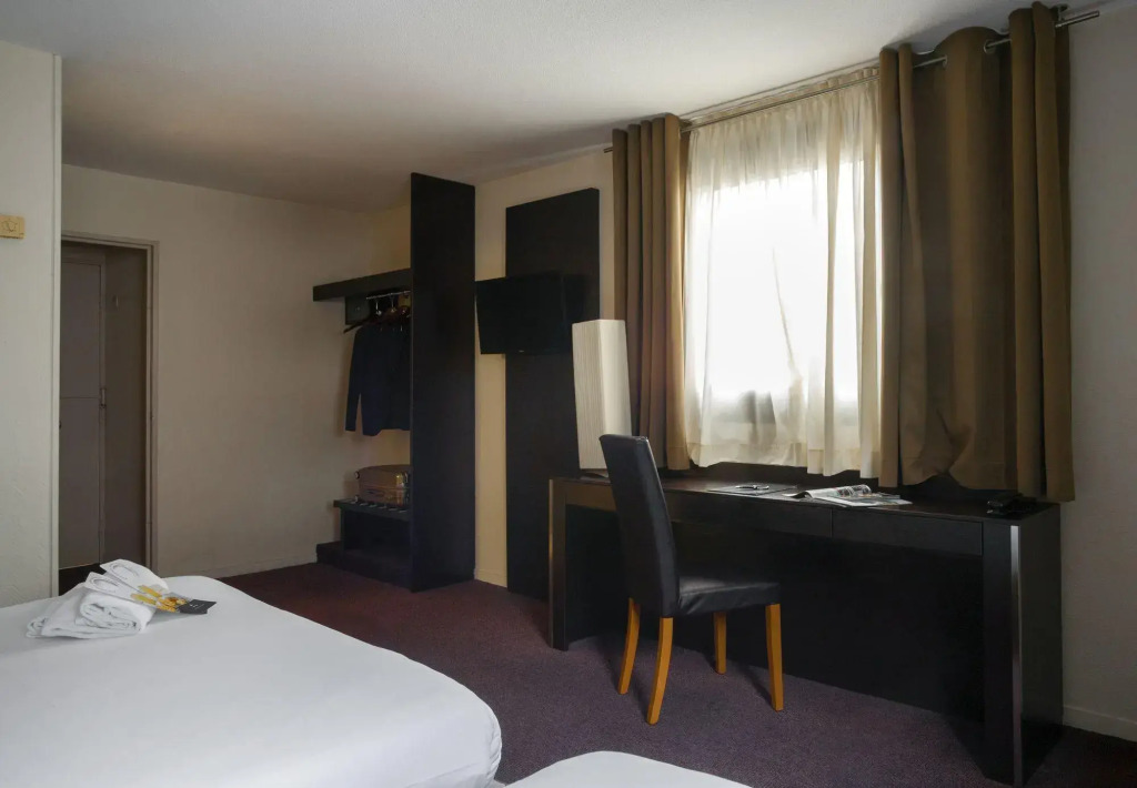 Apogia Paris