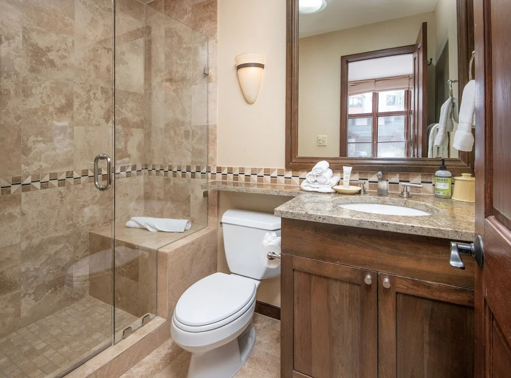 Highlands Slopeside Townhome #18 3 Bedroom Condo by RedAwning
