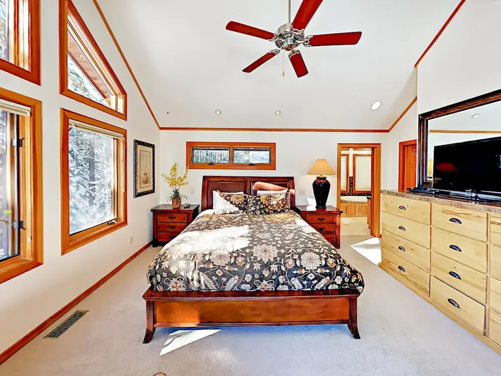 Cabin-esque Tahoe 4 Bedroom Home