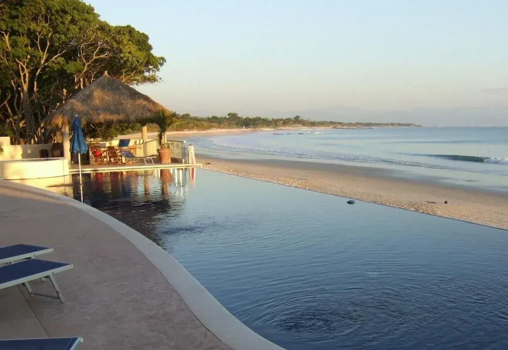 "absolute Beachfront Luxury Condo With Great Views!"