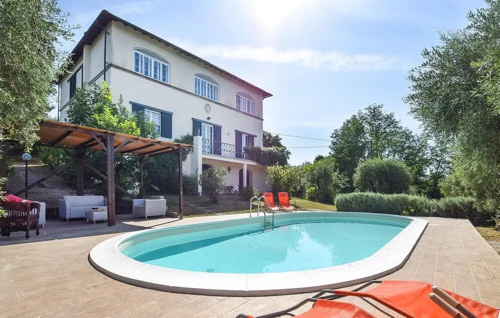 Beautiful Home in Crespina PI With 5 Bedrooms, Wifi and Private Swimming Pool