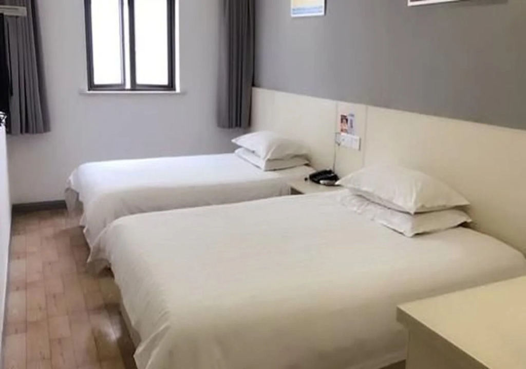 海友酒店(上海莘庄地铁站店)