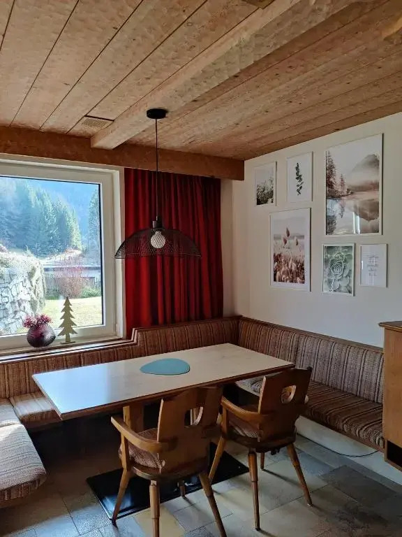 Alpinum Hostel Biberwier - Günstige Privatzimmer in der Zugspitz Arena