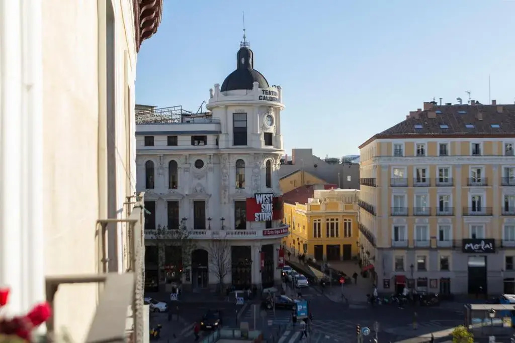 1851: Exceptional 19th century studio in Madrid