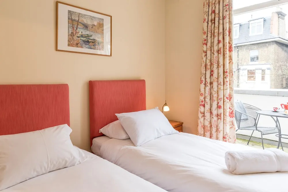 A Place Like Home - 2 Bedroom Apartment in Chelsea