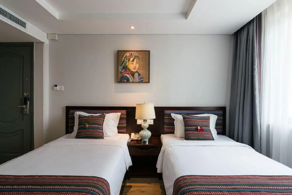 Au Lac Legend Hotel