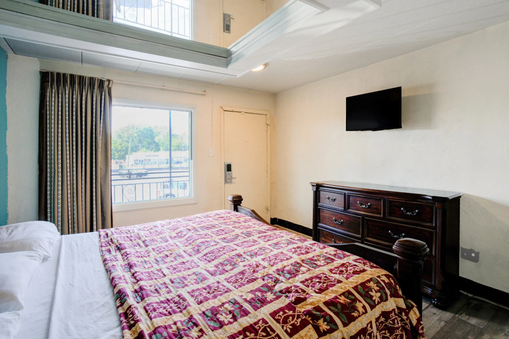 Hotel O Miami Inn & Suites Chicago Midway Airport