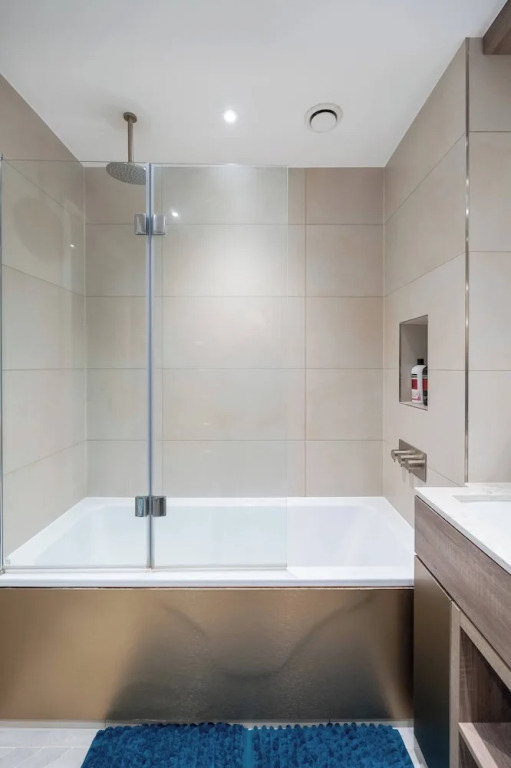 Modern Cozy Kingston Flat, 5 Mins to Train Station