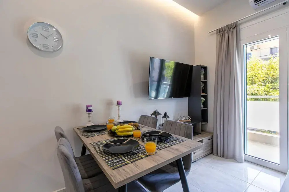 Neaira city apartment near the beach