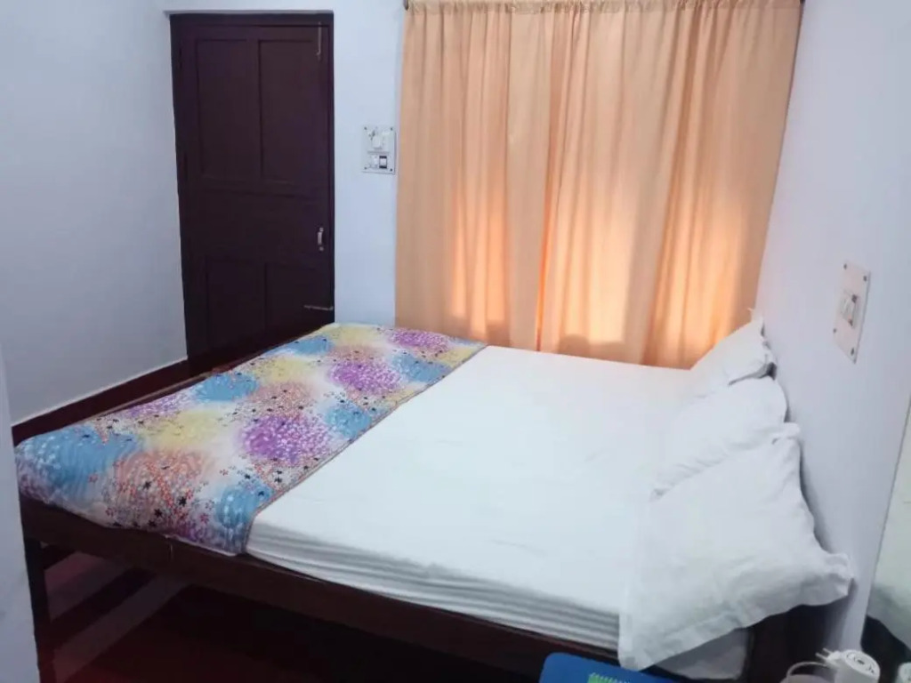 Coconhuts Beach Resort