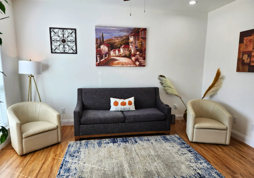 Modern 3 Bedroom Retreat in Pearland