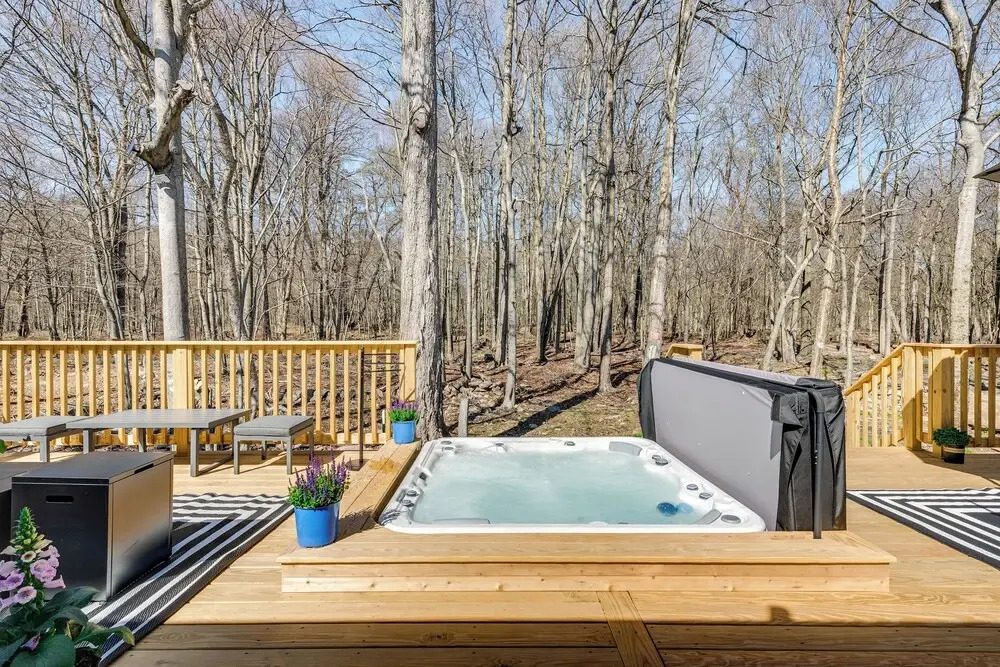 Poconos Hot Tub Haven! 14 Mi to Camelback Resort