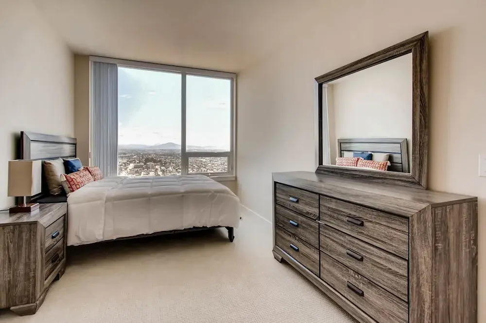 Highrise 2 BR Prime Spectacular Views