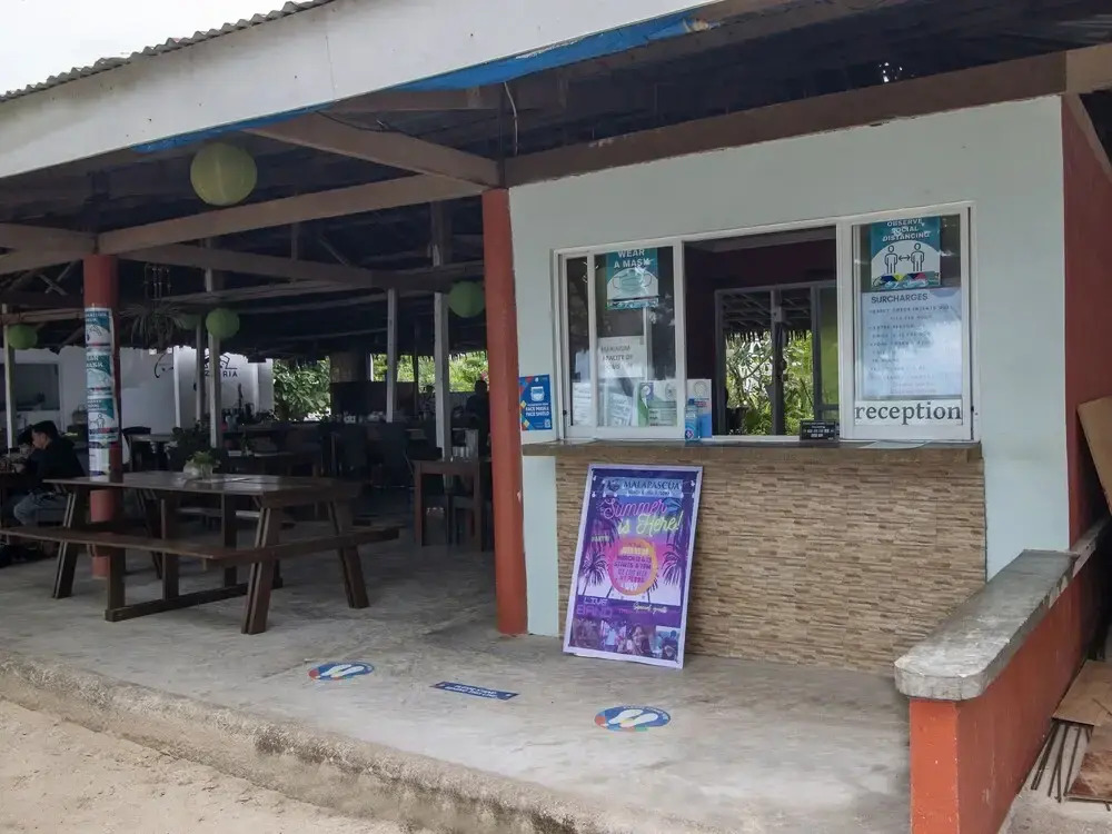 Vaccinated Staff - OYO 853 Malapascua Beach and Di