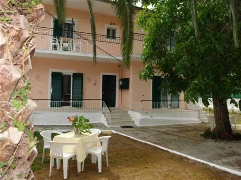 Serres Apartments