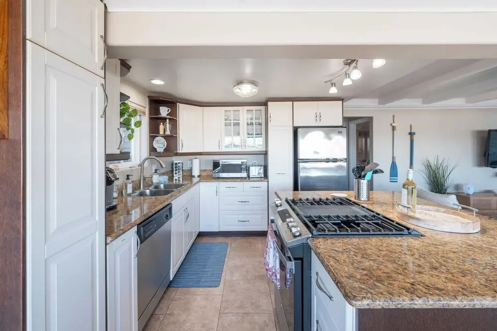 Sleeps 16 Dock, Walk to Beach, Balboa Fun Zone & Dining Edgewater Place