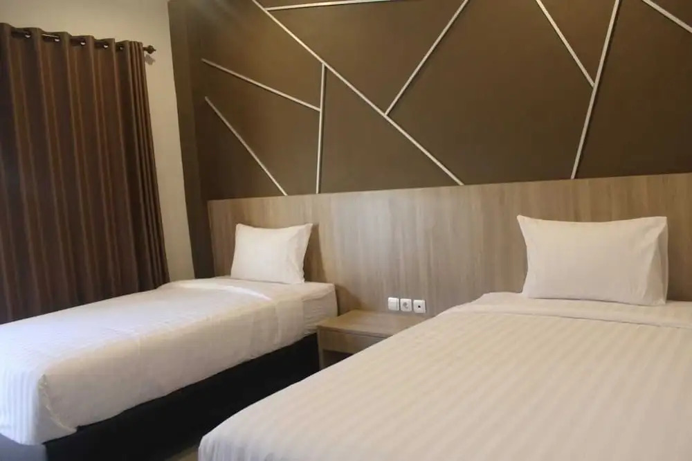 Grand Kuta Hotel Lombok - Pool - 43 inch Google TV - Strong 60Mbps WiFi - New Enhanced Management