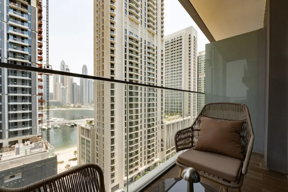 Contemporary 1BR w Dubai Marina Glimpse