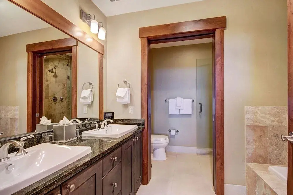 One Ski Hill Place S8414