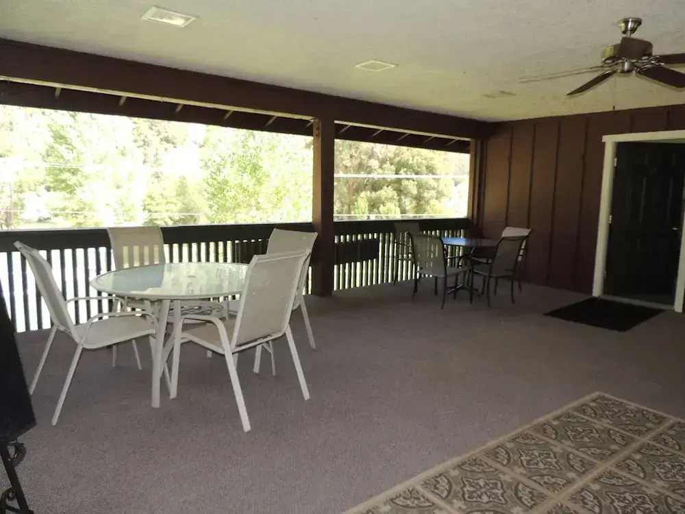 Indian Creek Lodge
