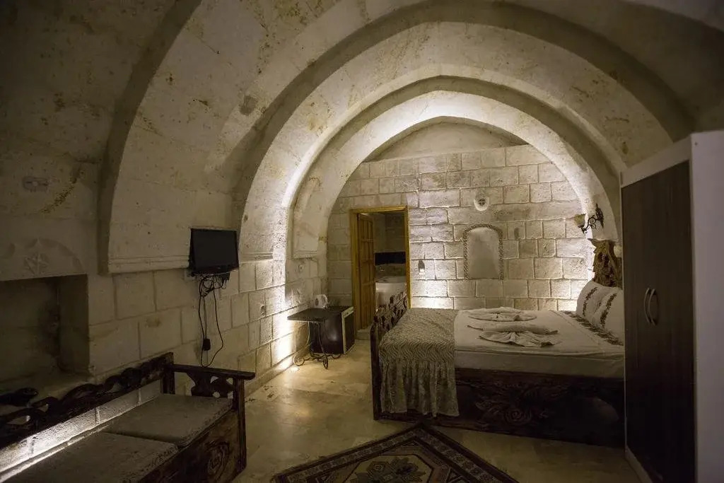Spelunca Cave Hotel