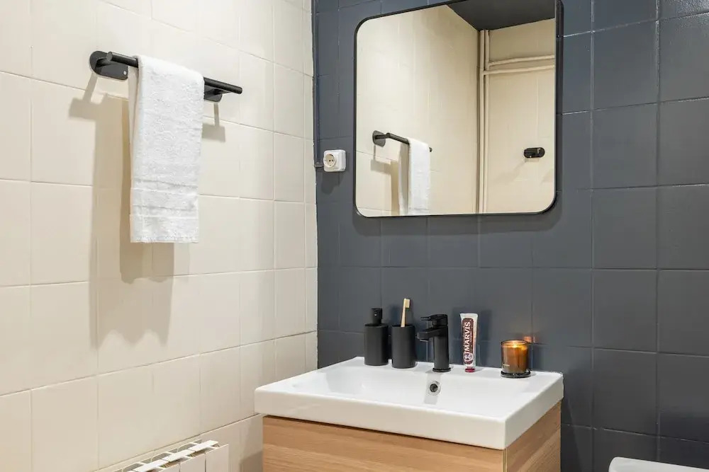 Rafael Apartment by Olala Homes