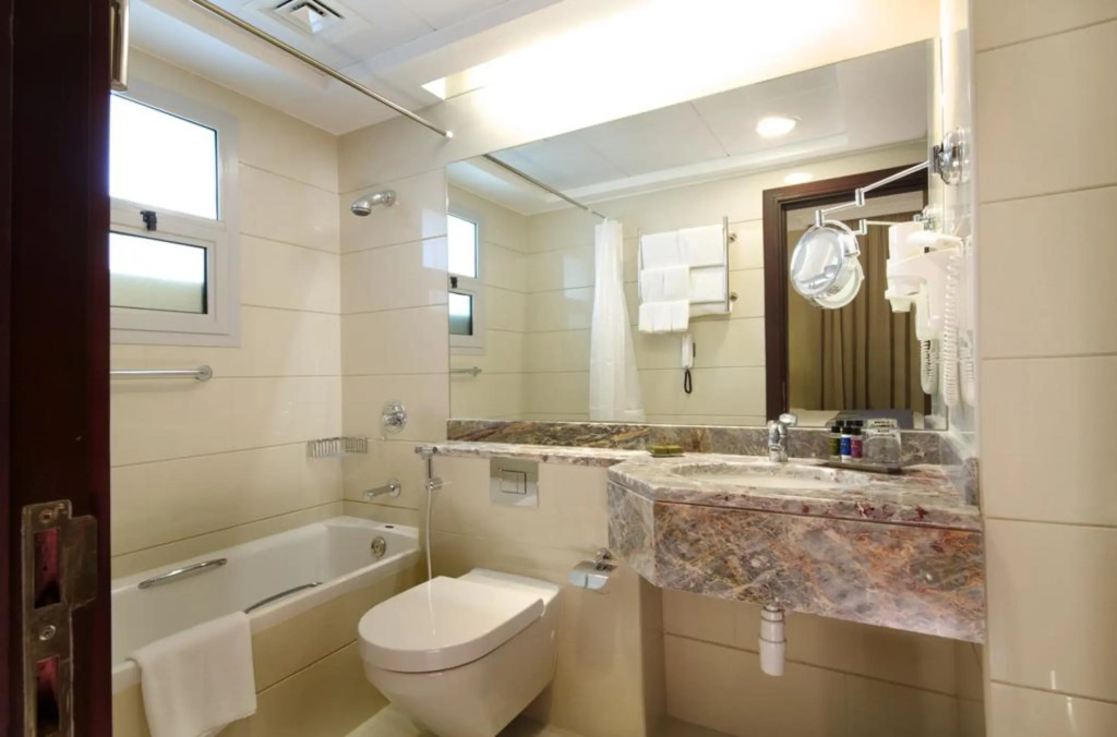 Raviz Center Point Hotel