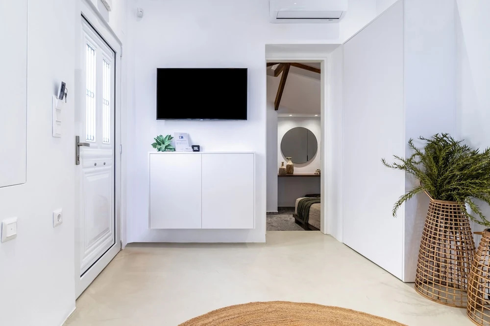 Wave, an Idyllic Seafront Suite
